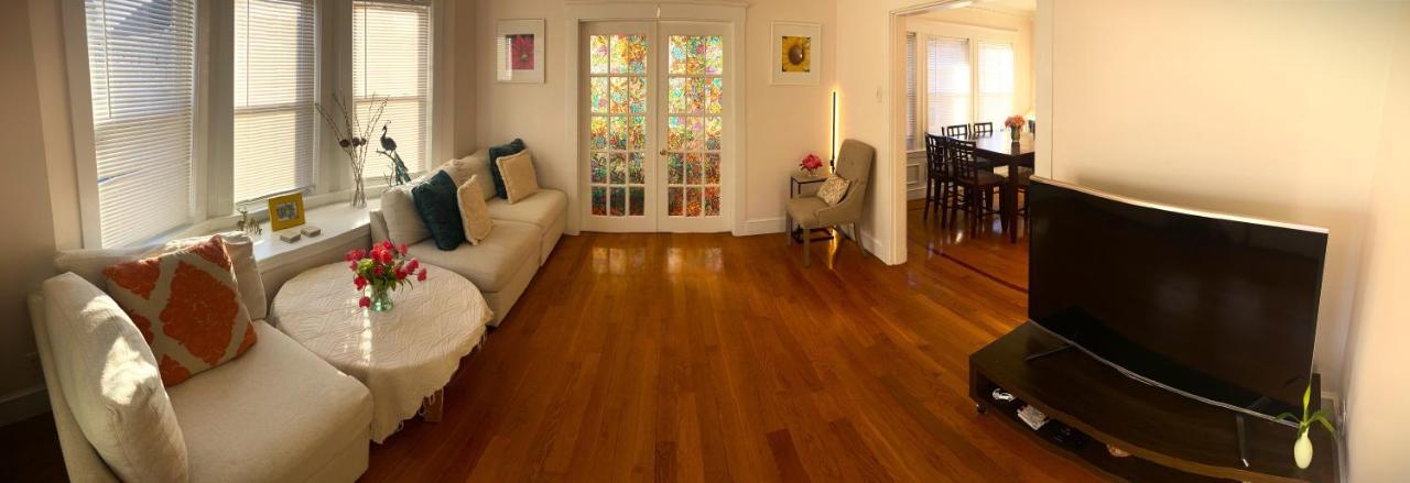 Near Train Station Gorgeous 3-Bedroom Apartment With Patios Boston Exterior foto