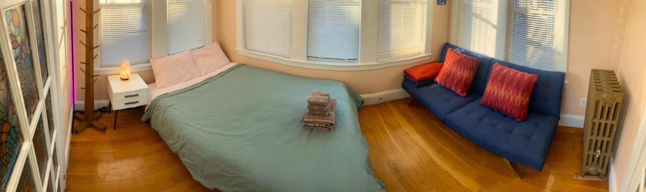 Near Train Station Gorgeous 3-Bedroom Apartment With Patios Boston Exterior foto
