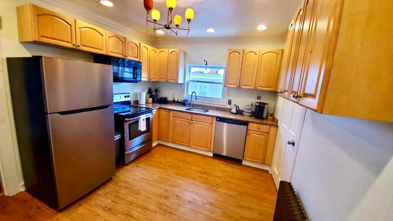 Near Train Station Gorgeous 3-Bedroom Apartment With Patios Boston Exterior foto